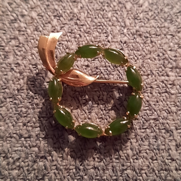 Vintage Curtis Creation Green Jade Circle Wreath Brooch - Picture 10 of 10